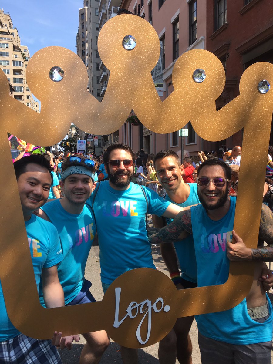 ViacomEmerge's tweet photo. Members of @ViacomEmerge take the crown! @RuPaulsDragRace #NYCPride https://t.co/pPp5Lh9tIF
