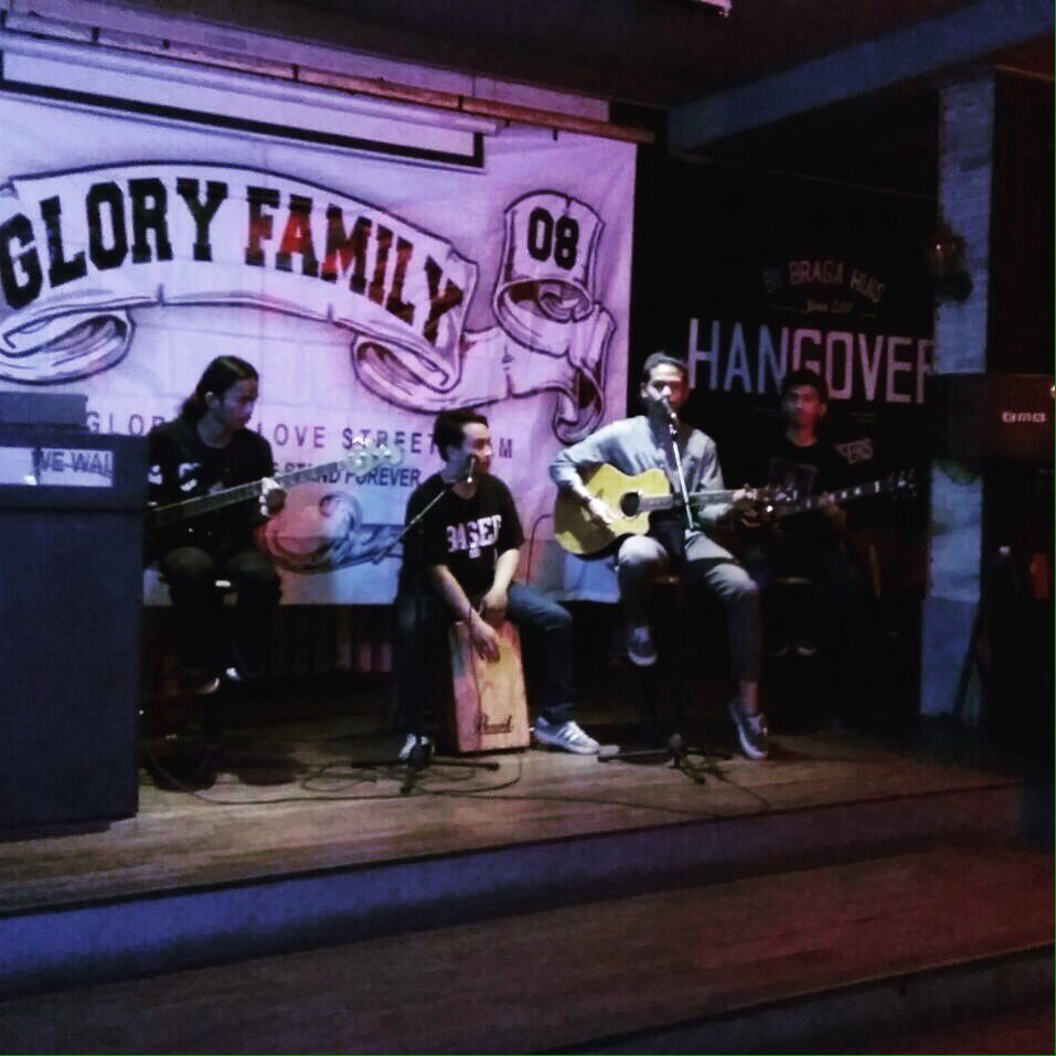 Malam kemarin di acara launching single terbarunya @glory_of_love &amp; buka bersama <a href="/glory_family_/">Glory Family</a> ;)