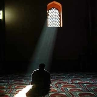 Q3li9's tweet photo. وإذا خلوت بريبةٍ في ظلمة 
والنفس داعية إلى الطغيان 
ف استح من نظر الإله وقل لها
إن الذي خلق الظلام يراني . https://t.co/XhhlfgUS8o