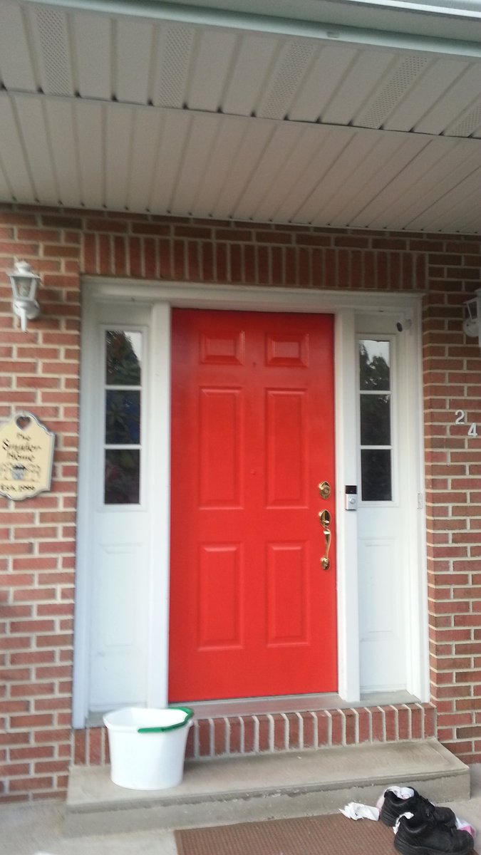 jersny's tweet photo. @BigDogBrett03 @JonZlock Our door is now red so you are welcome #eppers #sigep https://t.co/Dudg7oFaOj