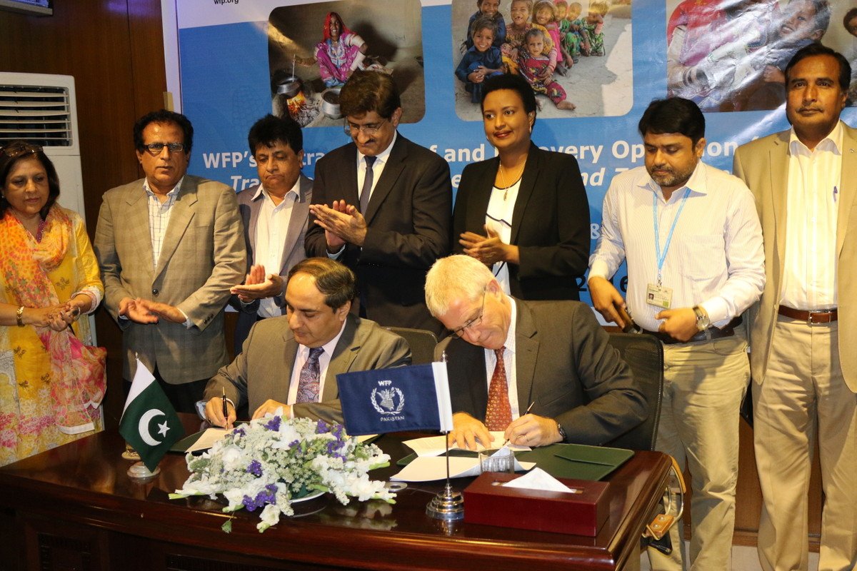 WFP's tweet image. WFP is not just about food assistance. We also help boost country capacity for #ZeroHunger: ow.ly/3wp7301Ay3z