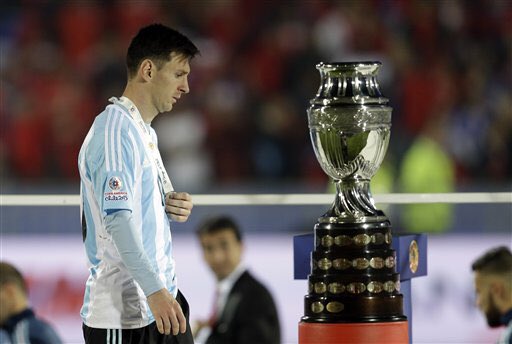 SrDatos's tweet photo. Solo la podrás mirar de nuevo, esa copa se la lleva CHILE CTM https://t.co/ScaeIUu6T6