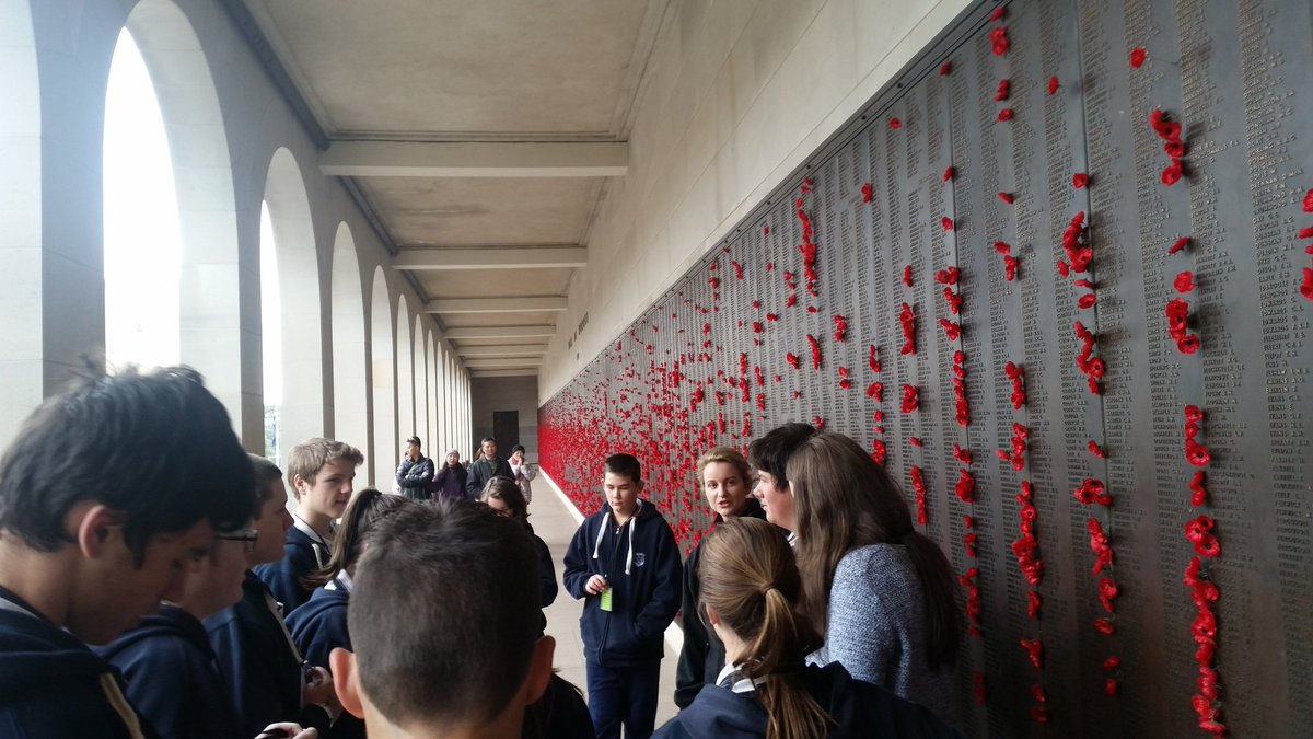 McEmmaQueen's tweet photo. @YassHighSchool Year 9 History fascinated at the @AWMemorial https://t.co/GXcySrTKBK