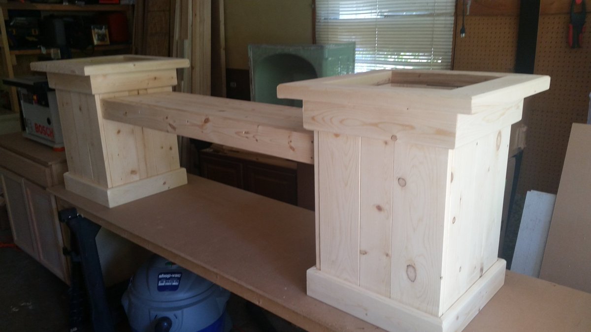 HarderMathGrads's tweet photo. @stowwoodshop got my woodshop cleaned up and the first summer project assembled (bench planter) https://t.co/MZhuOzQrnn