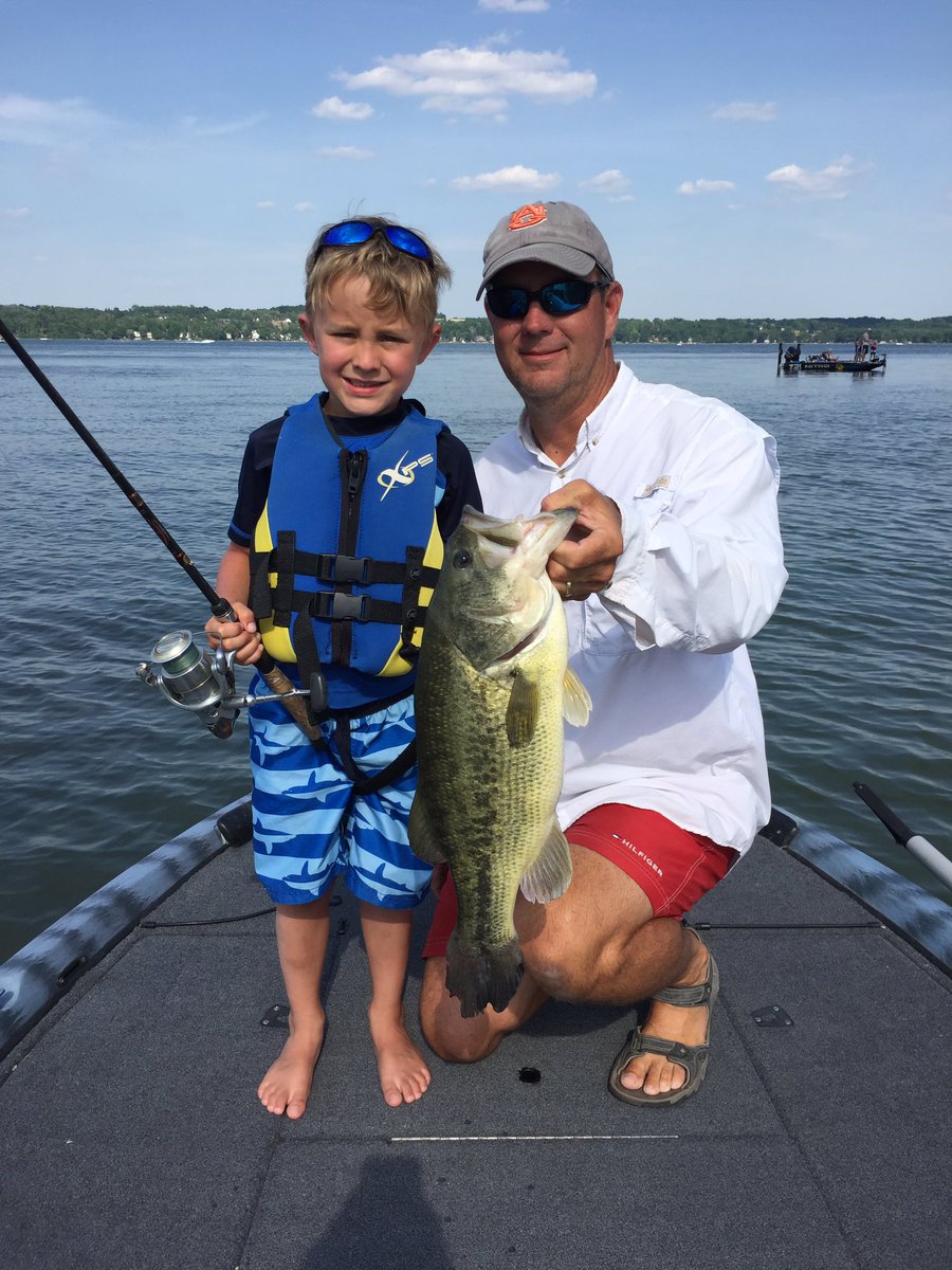 ProSteveKennedy's tweet photo. Nice 5lb largemouth Owasco Lake, I❤️NY https://t.co/FQR0duXfBg