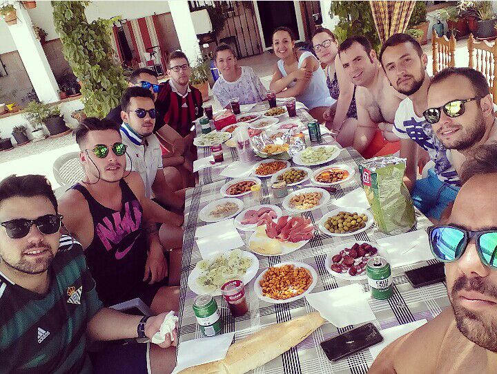 HerediaChemy's tweet photo. Otro buen finde cumple+ verbena . Buenas noches https://t.co/T9Nsm0ehxC