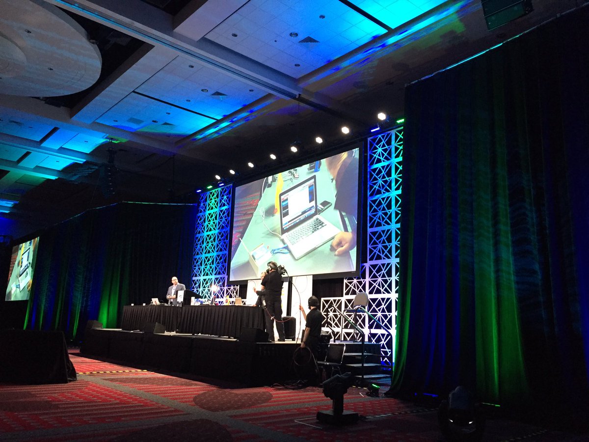 susierw's tweet image. #ISTEGadgets  #hyperduino  #mindblown #ISTE2016