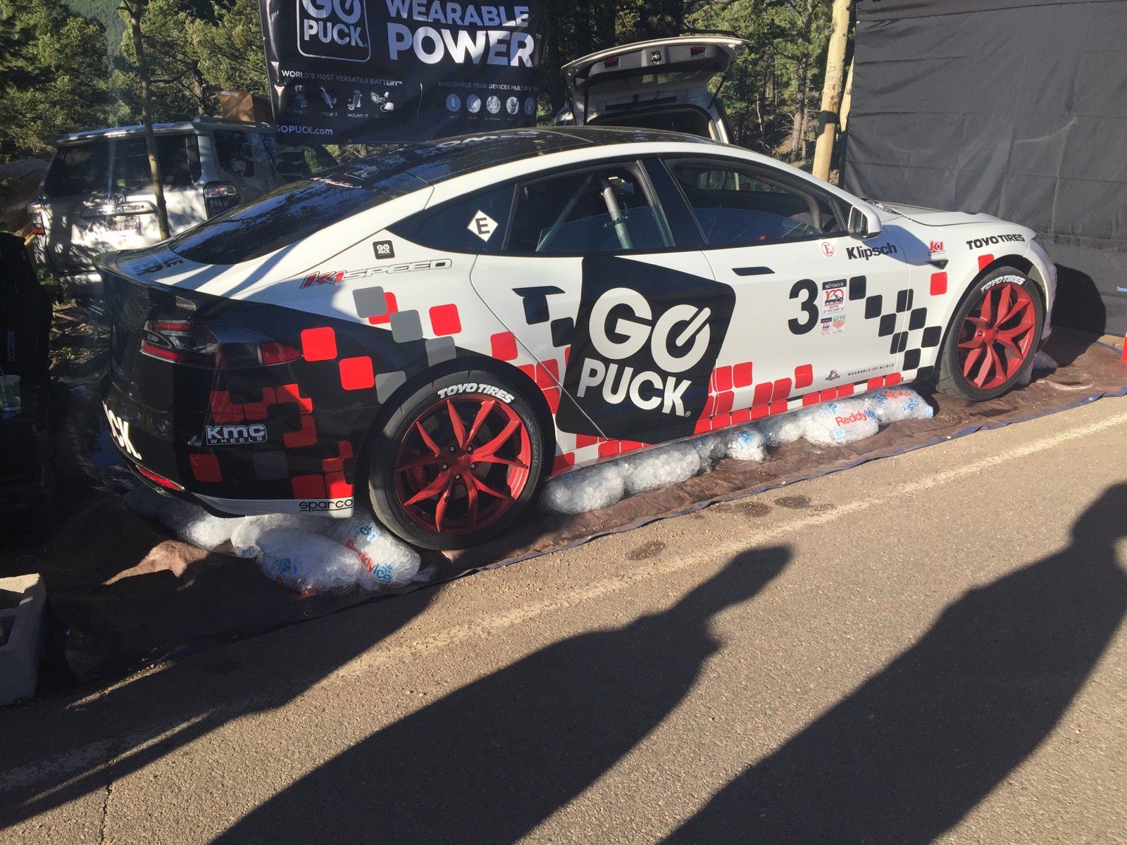 Cl6IHsyWEAU-Q2a.jpg:large