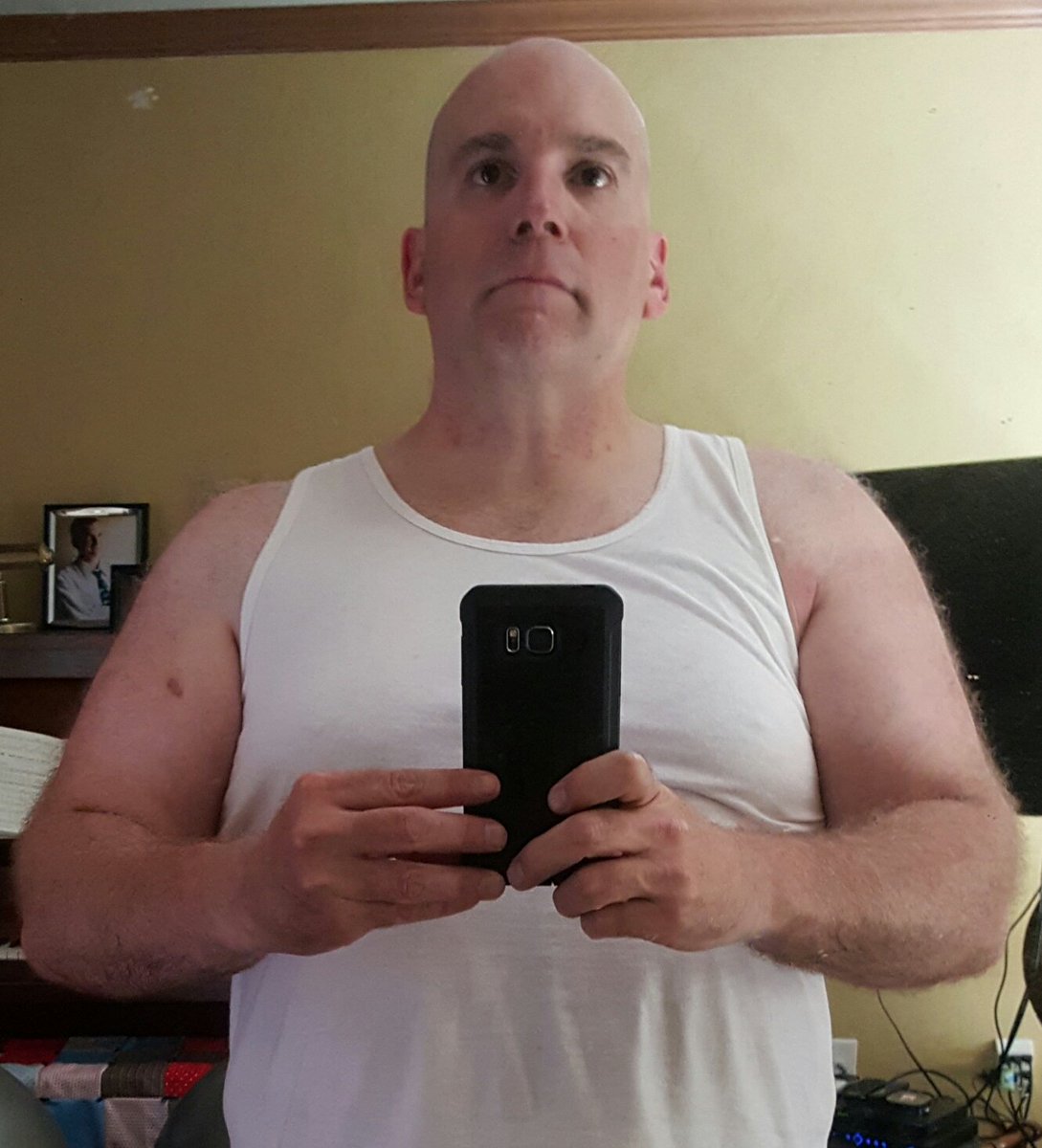 superbear_76's tweet photo. Work harder lift more never quit & results will happen! @BodyBeast #BuildChest&Tris #setgoalsnbeatthem #nevergiveup https://t.co/Ufpu0GOaD3