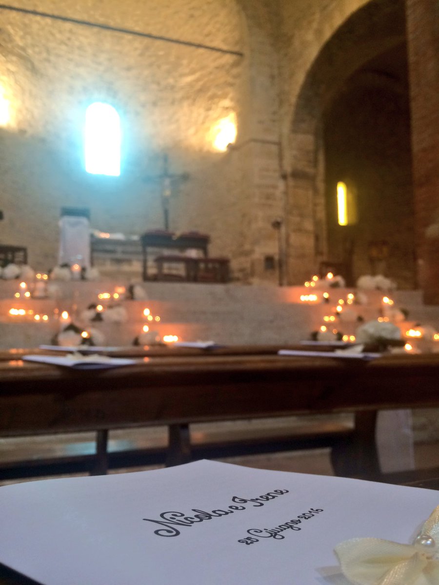 EVENTuallyplan's tweet photo. #wedding #youngcouple #candles #whiteflowers #batterflies #fun #weddingday #bowtie #Italy #umbria #medievalAbbey # https://t.co/7tFh2z07nt