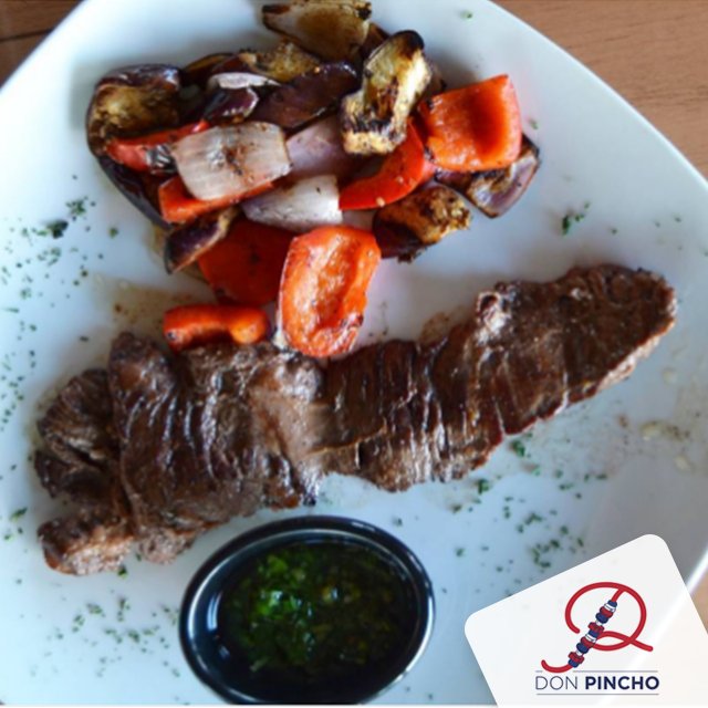 _DonPincho's tweet image. El Churrasco, es una comida típica. Comúnmente acompañada por papas fritas, picantes o con chimichurri. #DonPinchoRD