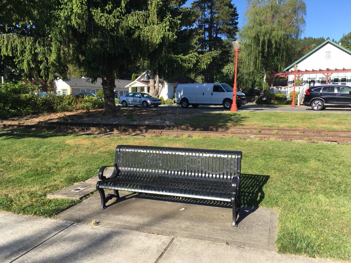 benchesofissy's tweet image. Sit here on a rainy day and watch the water soak into Rainier Blvd's permeable pavement.