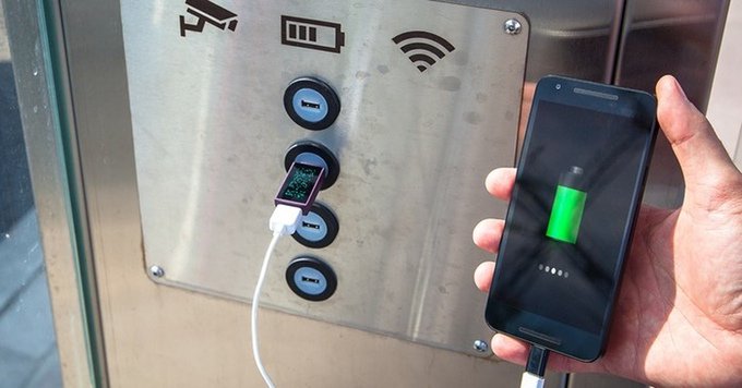 KasperskyLabIT's tweet photo. Ecco come ricaricare lo #smartphone in un luogo pubblico in totale sicurezza https://t.co/bf09Nn9aql #PureCharger https://t.co/7TcqFviZ0N