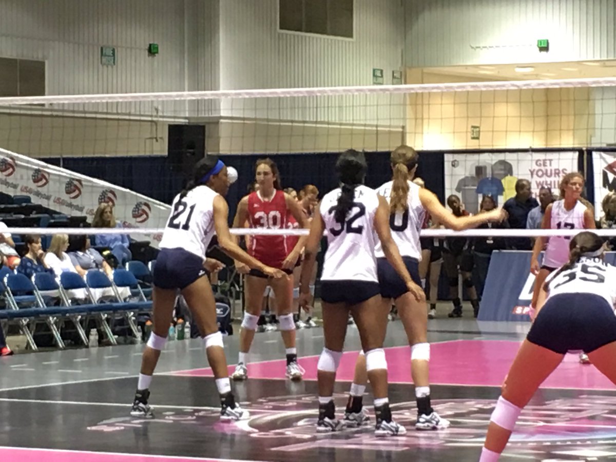 MarquetteVB's tweet photo. Exciting match here in Indy with @Tay_Lou16 and Amanda Green! #USAVcnt https://t.co/HbXA2wsXim