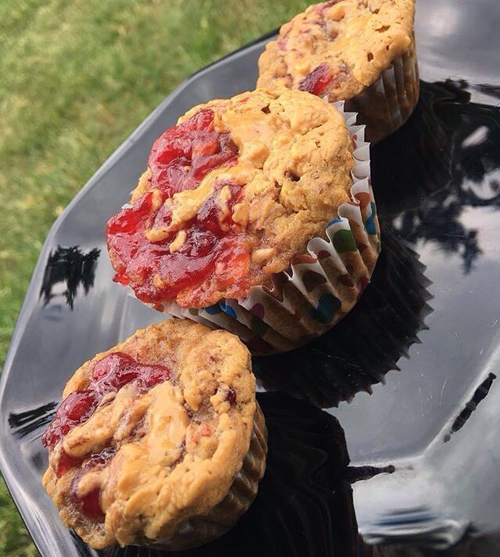 21Ninety's tweet photo. "PB & J Muffins"// 📷 @b_vonschweetz // Would you like a PB & J muffin? Let us know!
#blav… https://t.co/yyKHr7PxIN https://t.co/EqWnlGS8XG