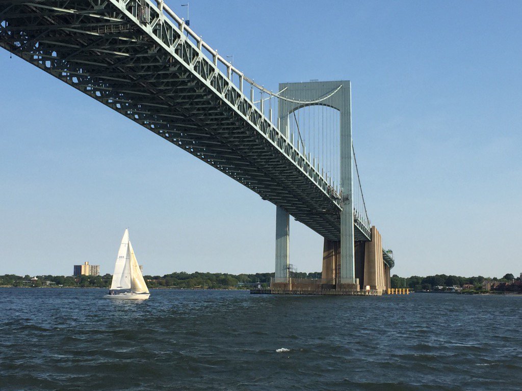 L_Coqui's tweet photo. #TakingInSummer
#Sailing #NYC
#ThroggsNeckBridge https://t.co/QB4MNSO25T
