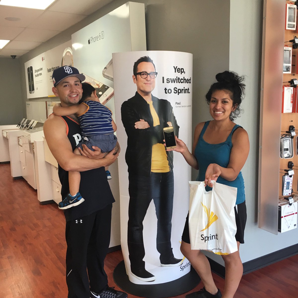 Anotherhappycustomer #Sprint #sprintEscondido #byeverizon  #expertchoice <a href="/amatti12/">Samira Sam</a> <a href="/tdrugatz/">tdrugatz@sprint</a> @BernardArabo