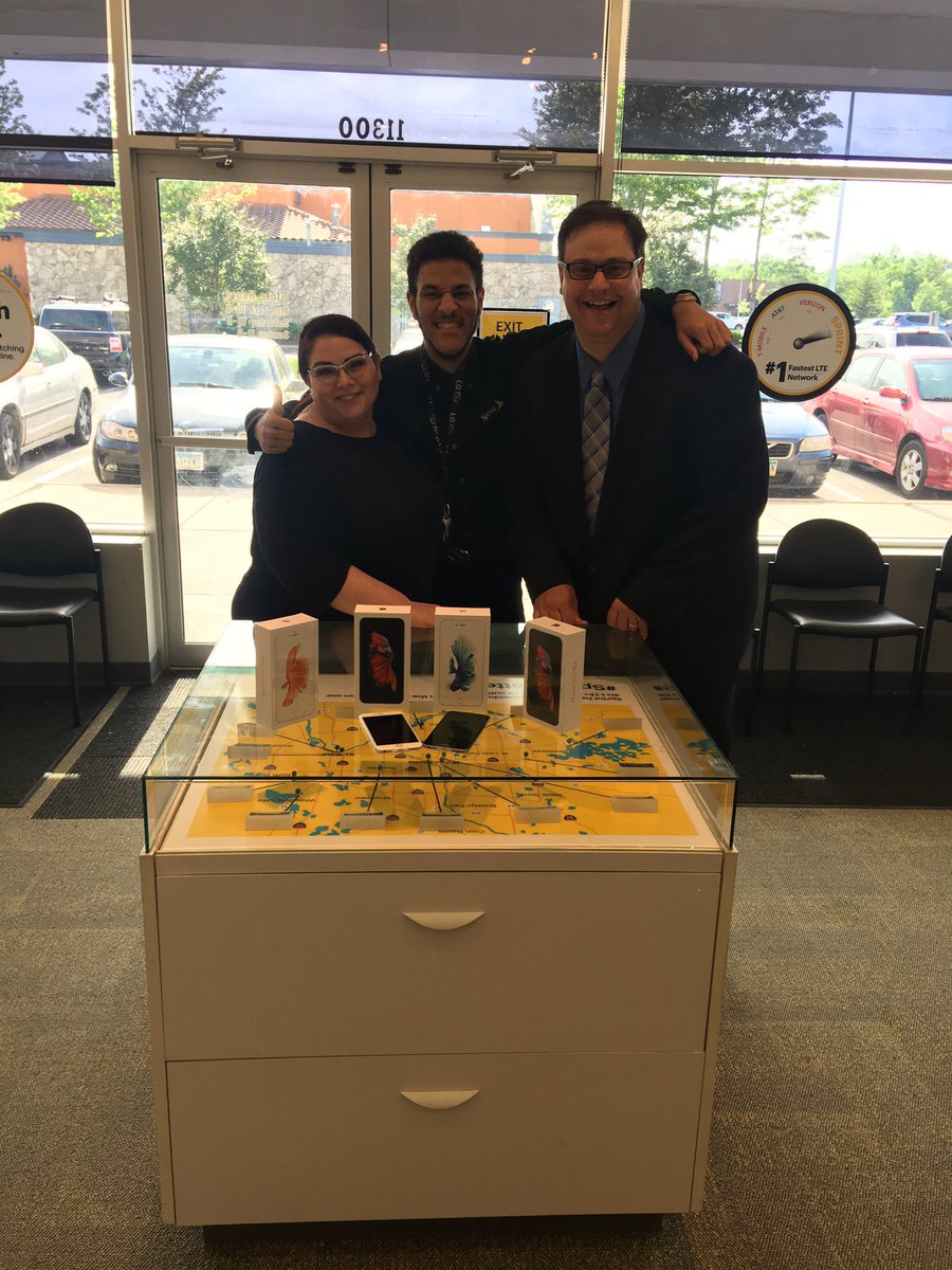 MrJayMitchell's tweet photo. Buy one get one free🤑 get em while they last🙌🏻👏🏼💰🤘🏻😁 @DCalzone77 @MrCalvinStewart @marceloclaure @Sprint4MN @j8o8e8 https://t.co/lbnrwVEi64