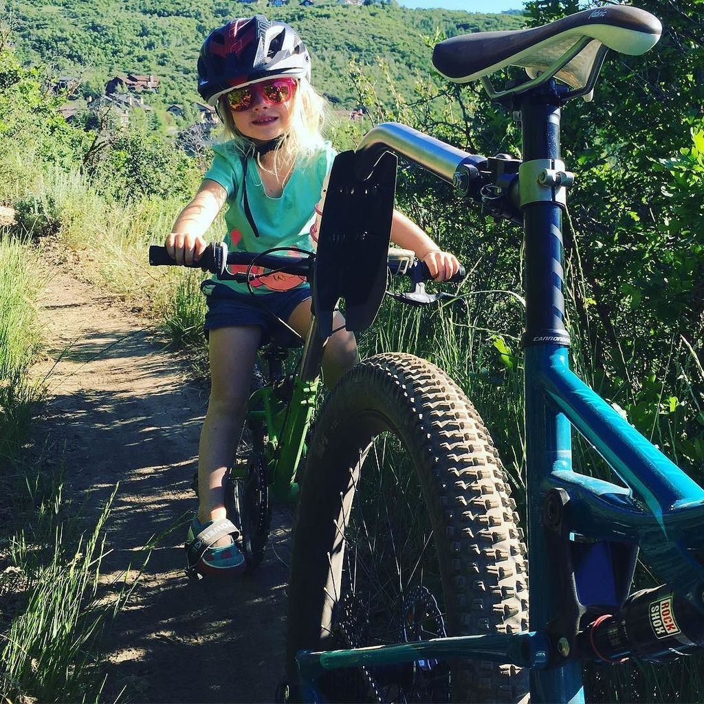 Slohran's tweet image. Shredding singletrack with Sammy my #blondetornado  in tow. Those 27.5+ tires really do ha… ift.tt/293q7ml