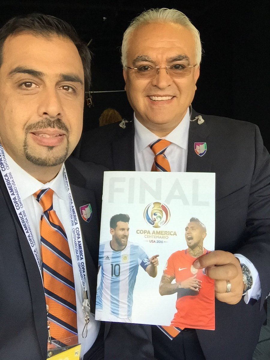 LuisOmarTapia's tweet photo. Final de la Copa América Centenario por @UnivisionSports junto a @DiegoBalado @afa  vs @LaRoja https://t.co/W0oy4xebXV