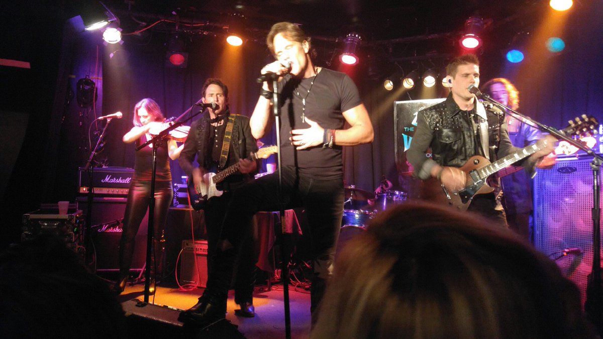 Last night's performance <a href="/theVIPERroom/">The Viper Room</a> was off the charts! a big thank u for all the fans that came out to watch