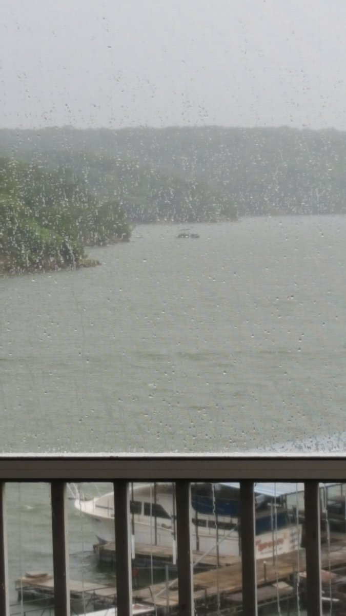 iagirl's tweet photo. Was swimming until the rain https://t.co/zc8dyn4n65