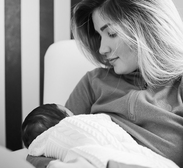 MarieClaireBR's tweet photo. #AlineGotschalg perde 13 Kg após gravidez e elogia #FernandoMedeiros: 'Papai incrível' https://t.co/Xr6SF7ZD0C https://t.co/cKp2ndEpFA