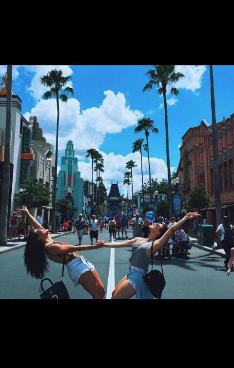 itsagirlgame's tweet photo. A summer with a friend is such goals 👌👌👌 https://t.co/sIov97kjF9
