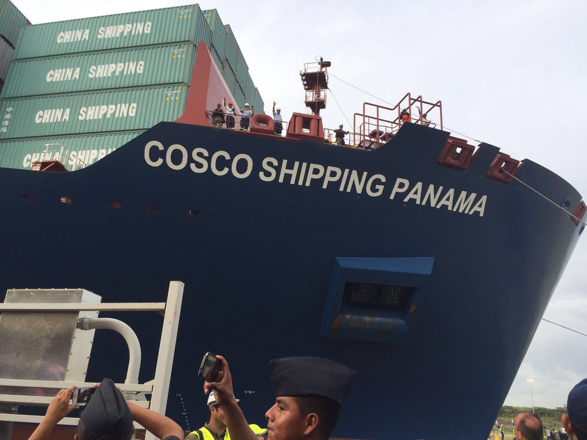 El buque Cosco Shipping a su paso por la Cámara Media. #SomosGUPC #GUPC #GUPCPANAMÁ