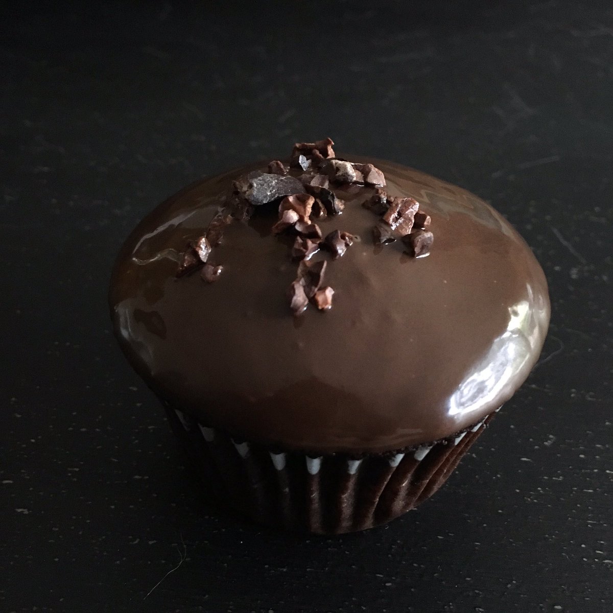 tastypursuits's tweet photo. I'm happy with this #vegan #chocolate #cupcake https://t.co/xPkkS1ojJ3