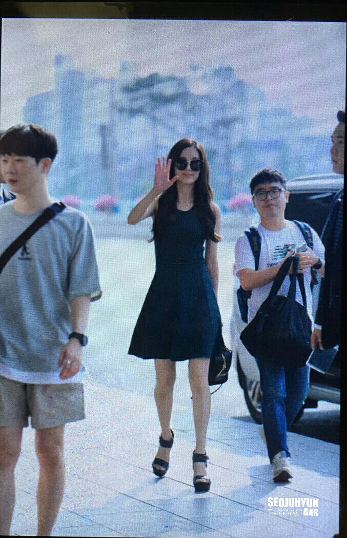 [PIC][27-06-2016]SeoHyun khởi hành đi Bắc Kinh - Trung Quốc để quảng bá cho bộ phim "So,I Married An AntiFan" vào sáng nay Cl6m5WQVYAEmeKR