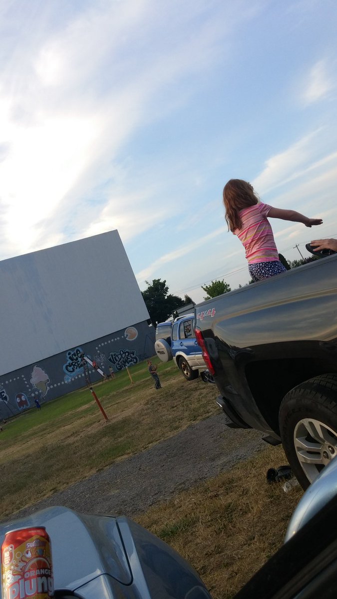 mrselliott17's tweet photo. #macarena #sunsetdrivein #summerlovin #letsgetcritical @MrsMurz https://t.co/3e5bnGwUBr