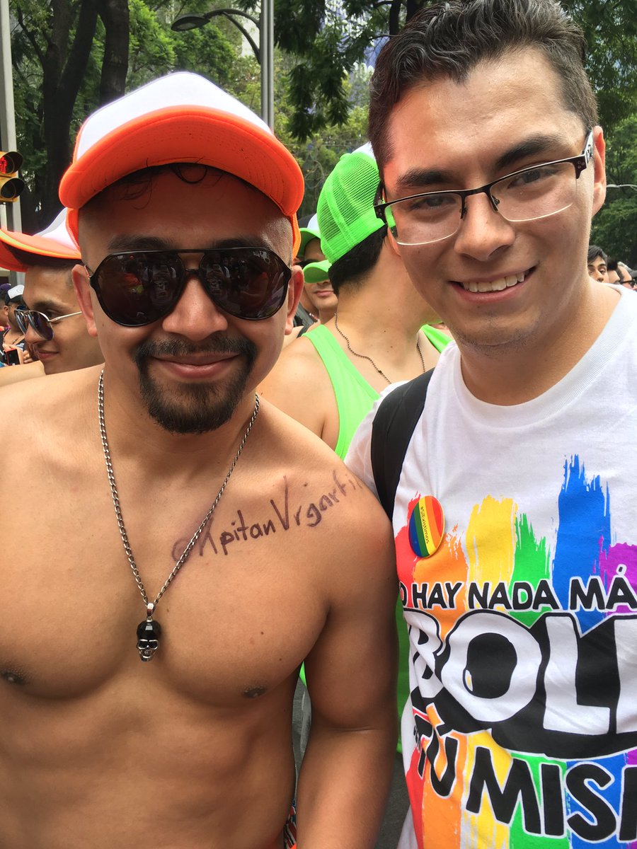 AlexRaMe13's tweet photo. Aquí casi mordiéndome el reboso al conocer a mi porn tweet star favorito @KpitanVrgarfio durante el #Prode2016 https://t.co/JOKqfjdSrJ