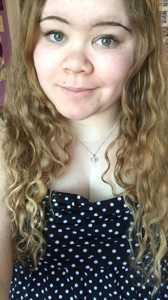 wesleyismylight's tweet photo. #EmblemsBreakTheInternet 
I love my hair 💗 https://t.co/3huhWqiTi1