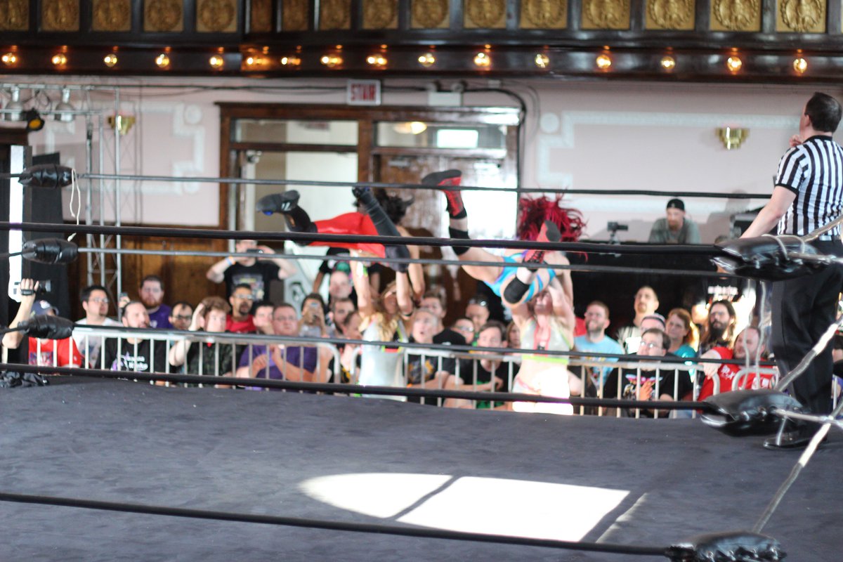 DAFALCON11's tweet photo. @JadeTNA @Kay_Lee_Ray #WDSS doing Stupid Shit - Double Suicide Dive #SHIMMER82 https://t.co/NfoUisQ4ic