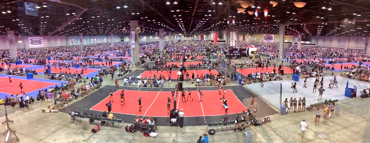 melfoxworth's tweet photo. #AAUVBNatls
12,739 matches
2,323 teams 
177 courts 
8 days with some awesome people https://t.co/0KDxNPml7C