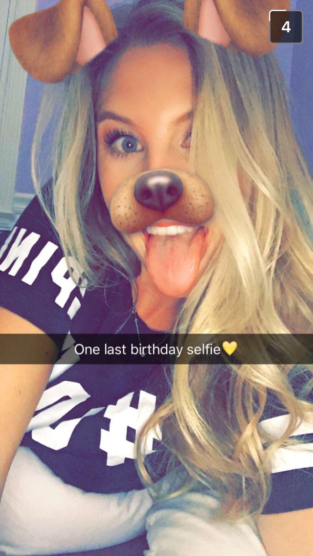 carlirubi's tweet photo. And happy last hour of your bday 😉😘 love you lots https://t.co/avTb4y2IM4