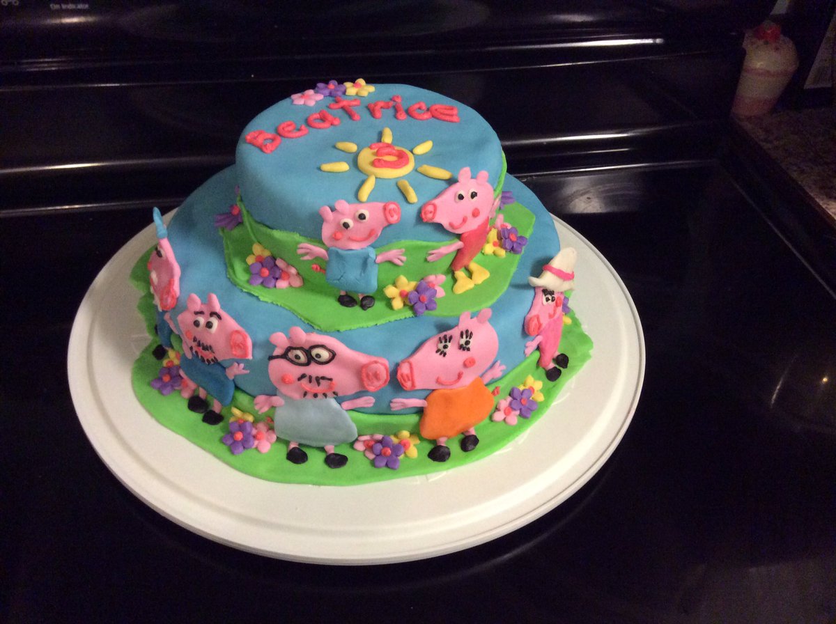 jvickibblakely's tweet photo. Bea's 3! #Beatrice #PeppaPigCake #PeppaPig https://t.co/wDUGVz8rib