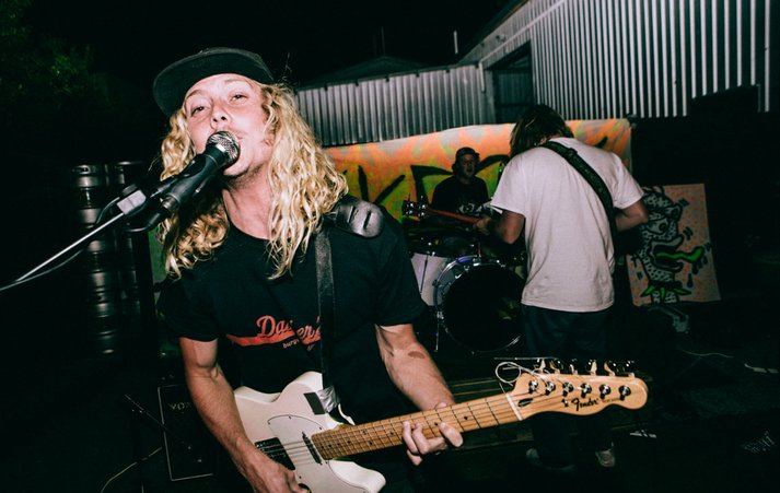 LifeWithoutAndy's tweet photo. Big! @Skegss drop a brand new video and national tour dates: https://t.co/mUfoSb7XjS @TheGirgis @RatbagRecords https://t.co/e5jK8cy2Ku
