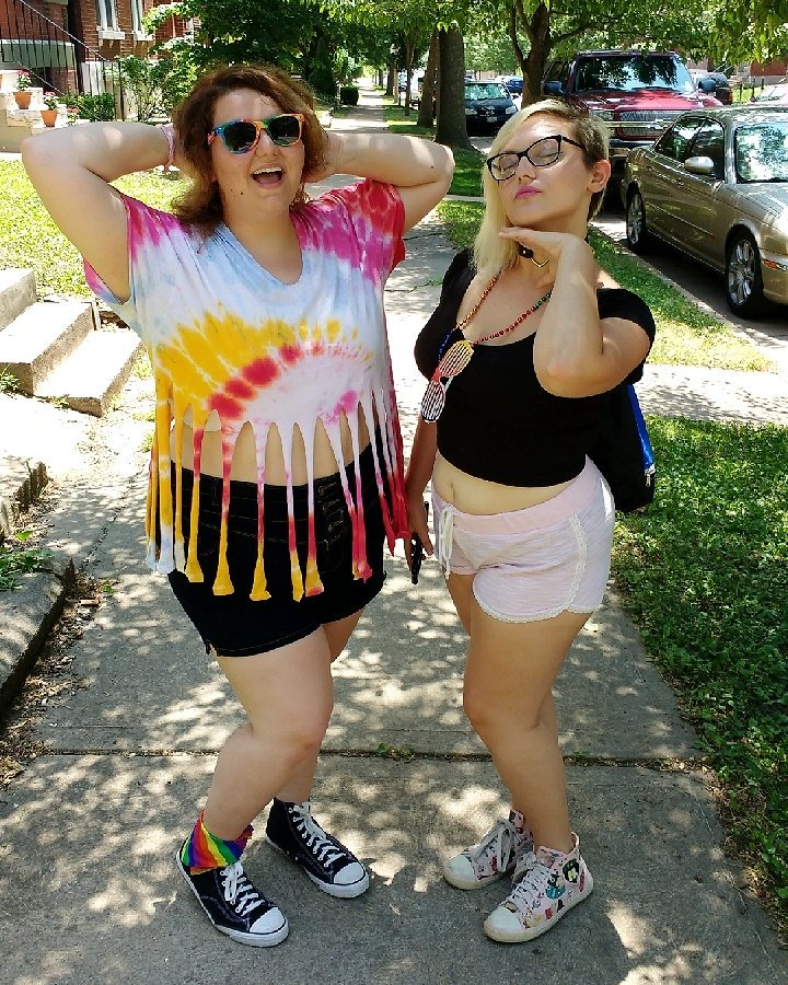 curlyquiny's tweet photo. Our response to ppl who say big girls can't wear crop tops and high waisted shorts #pridestlouis #bodyconfidence 💋✌💛 https://t.co/NRH5Nqn6oe