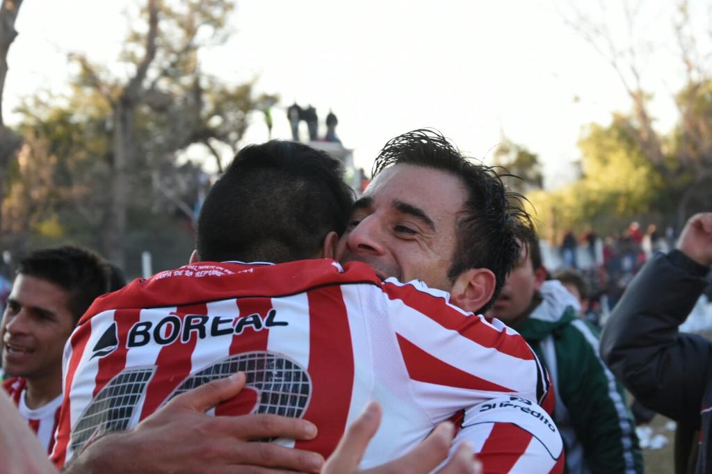 CASMOficial's tweet photo. #SantoCampeón #FederalA #Ascenso https://t.co/ZTB3OVOfB5