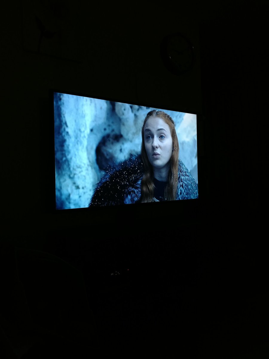 MOM_TAC's tweet photo. When your BF wants to pause #GameofThrones 😭😭😭 @HBO @GameOfThrones #GOTproblems https://t.co/YwJQfIZeRl