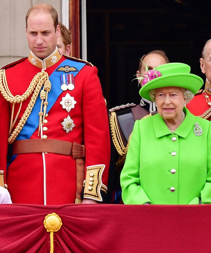 InStyle's tweet photo. Prince William gets scolded by Queen Elizabeth, and Prince George's reaction is perfect: https://t.co/1Wyp8zUPjO https://t.co/IdM3NCFuOD