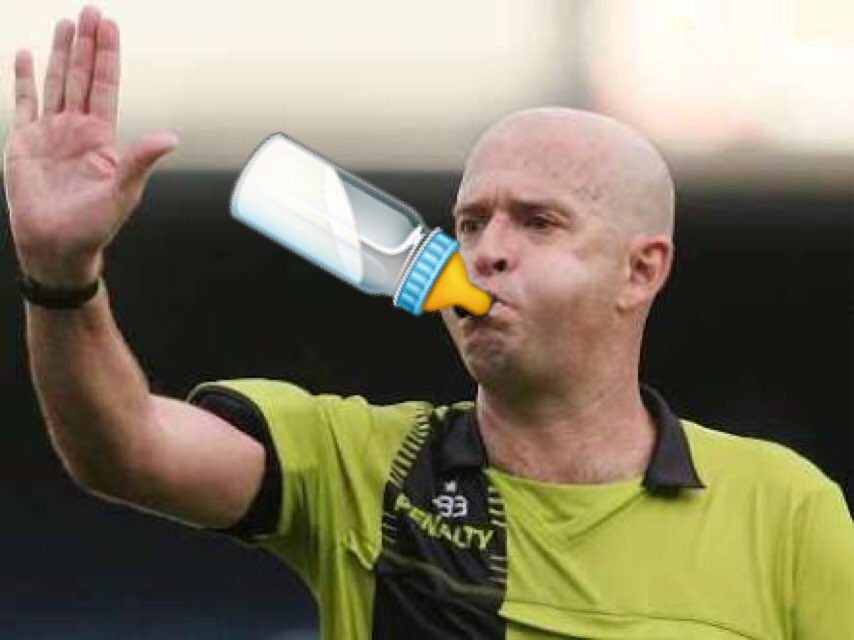 rogergzz's tweet photo. #ParaMiQueElArbitro no tomó su lechita https://t.co/OSe2xm4AoA