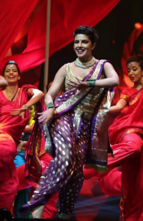 Ramesh Bala On Twitter Pinga Ga Pori Pinga Ga Pori Pinga Priyankachopra Grooves To Pinga Song From Bajiraomastani Iifa2016 ramesh bala on twitter pinga ga pori