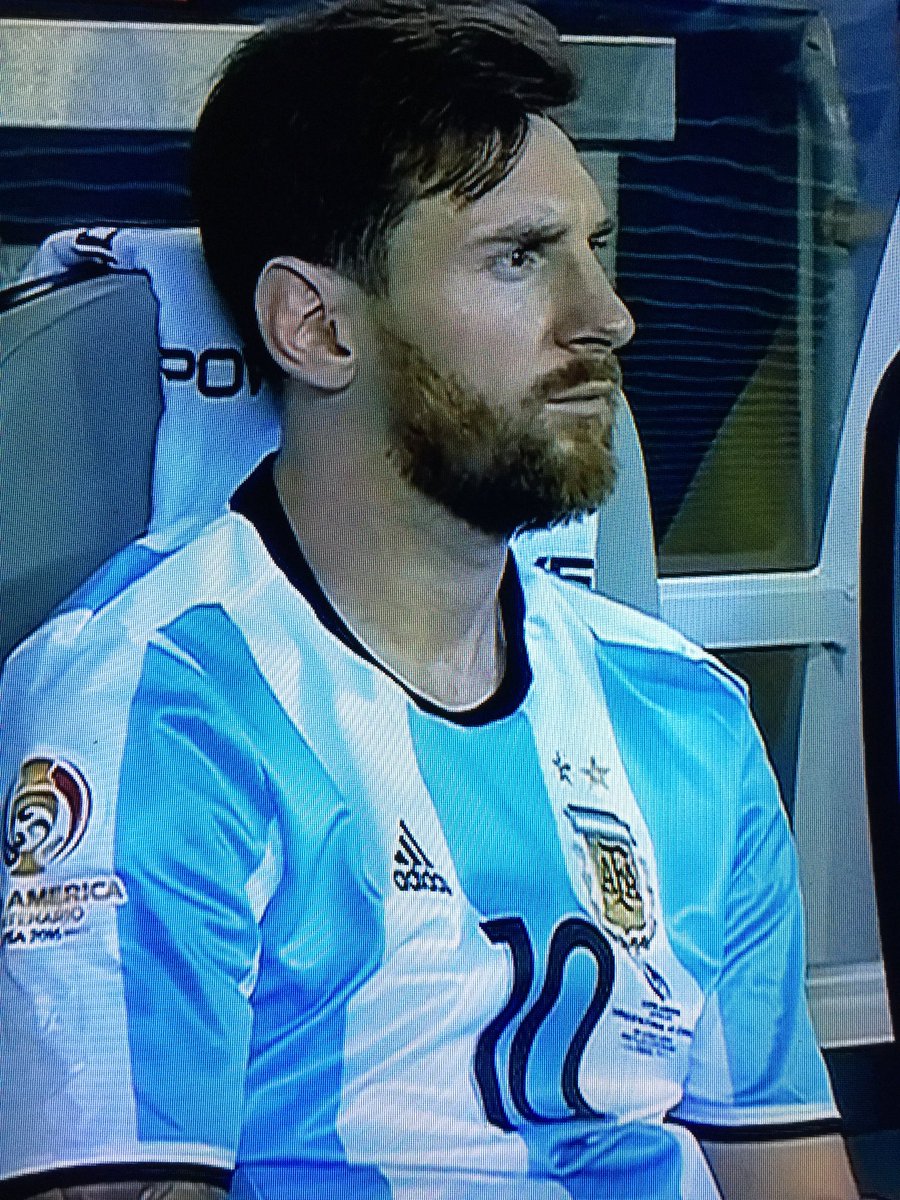 devastadaestoy's tweet photo. Si alguien se merece algo bueno en el fútbol ese eres tú!! PUNTO! Mis lagrimas van por ti! 🙌🏻 #CopaAmerica #Messi https://t.co/kxn9SdzOLA