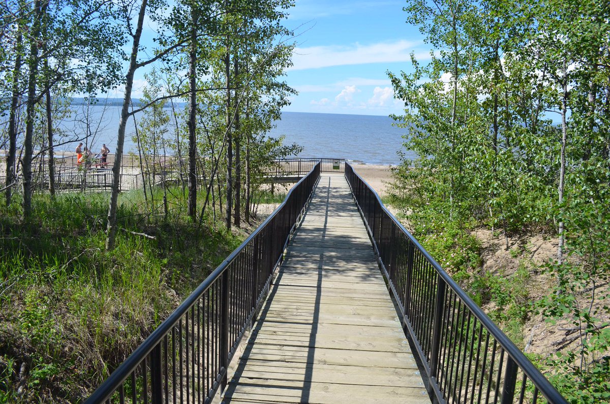 LesserSlaveLake's tweet photo. The largest Lake in The province of #alberta that is accessible by road @LesserSlaveLake at its best https://t.co/fzorFz85ND