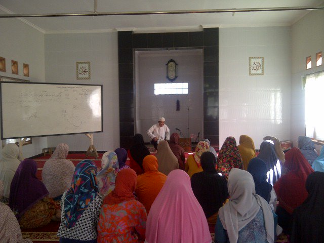 ustManatahan's tweet image. Di Bulan ramadhan pula kita dapat melatih diri agar selalu ta&apos;at pada aturan. #PengajianRamadhan