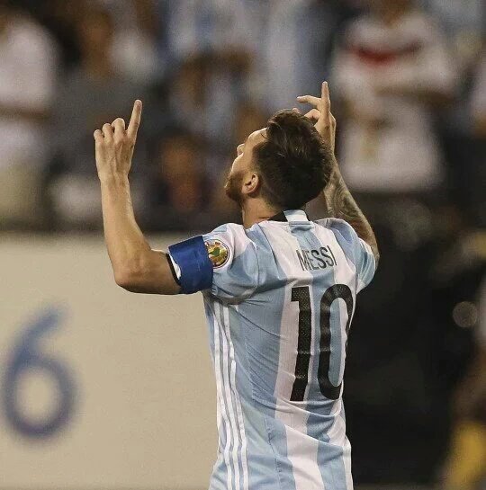 Bruno__Vazquez's tweet photo. Se puso la celeste y blanca cuando nunca le dimos las posibilidades para jugar #SimplementeUnico #SimplementeMessi https://t.co/nSl4XKHF8x