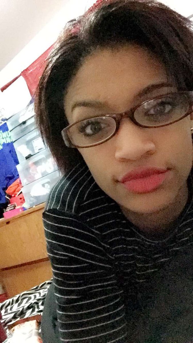 BarfieldDeon's tweet photo. She's going to hate me for this but look at my little nerd 😂😍👓 https://t.co/sYxp1QMe57